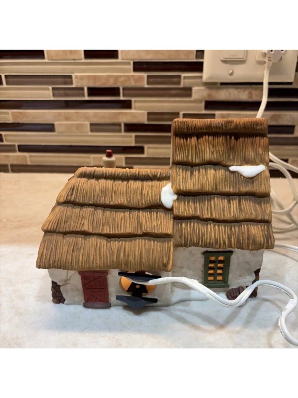 Dept 56 Heritage Village Dickens' Village Cottage of Bob Cratchit & Tiny Tim